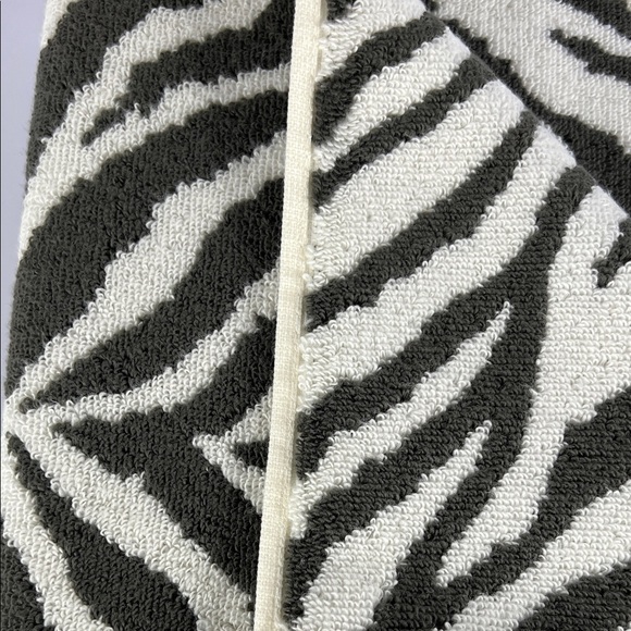 2 Pc Deborah Connolly Bath Towel Set Zebra Print Brown Cream Cotton Soft NEW - Picture 6 of 7